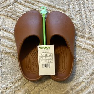 Size 6 cognac Crocs Dylan clogs